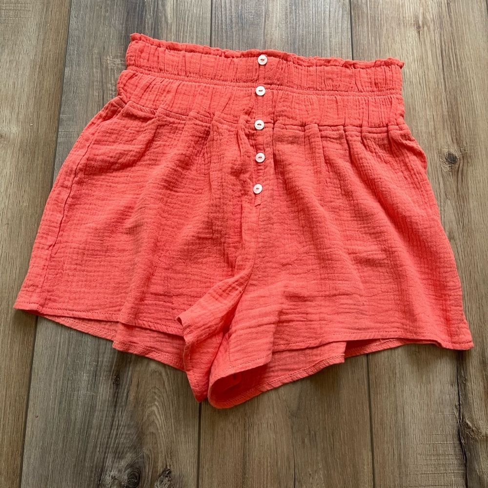 Coral Gauze Fabric High Waisted Shorts | Faux Button Placket | EUC | Size M